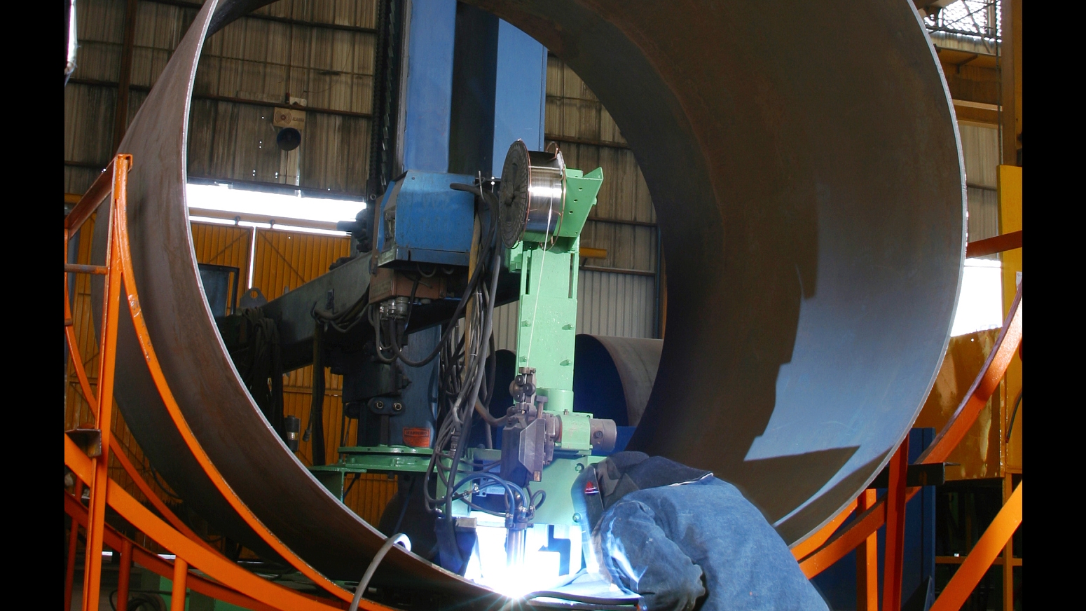 Welding Manipulator straight seam welding of large metal round pipes